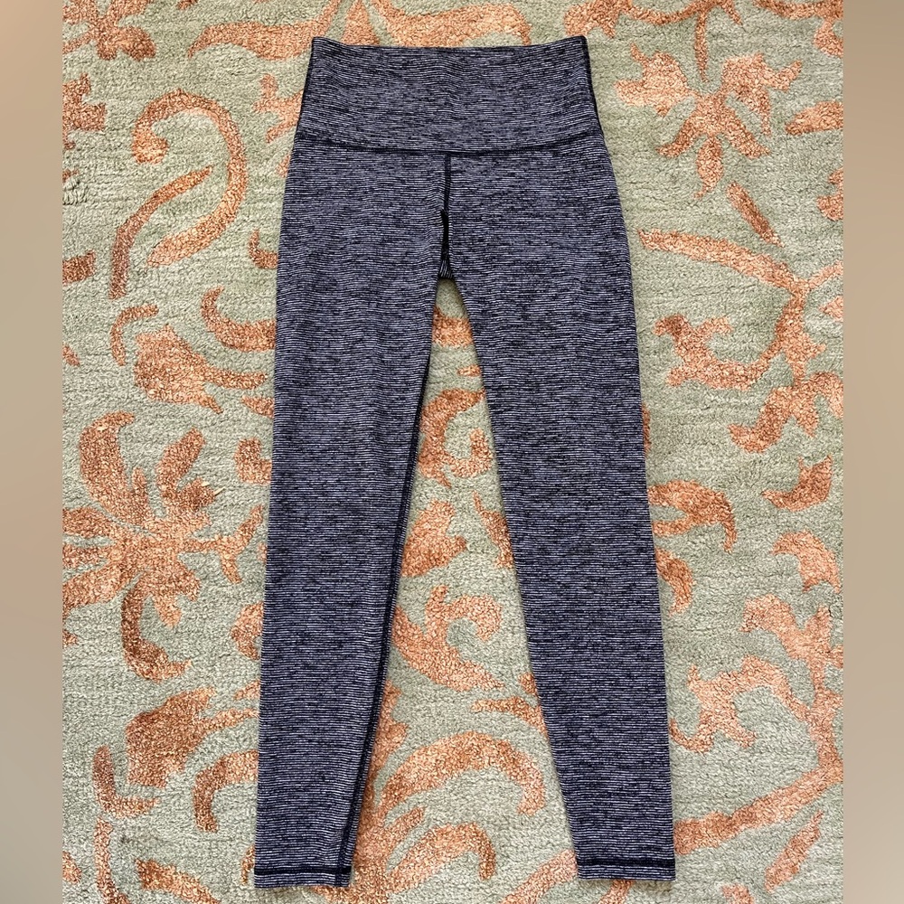 Women’s Old Navy Active Black & Grey Striped High-Waisted Leggings (S Petite)